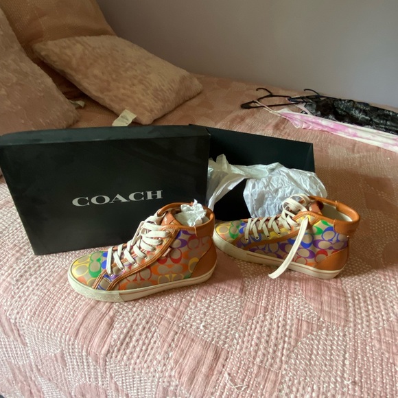 Coach size 7 barely used shoe boots - Picture 1 of 4